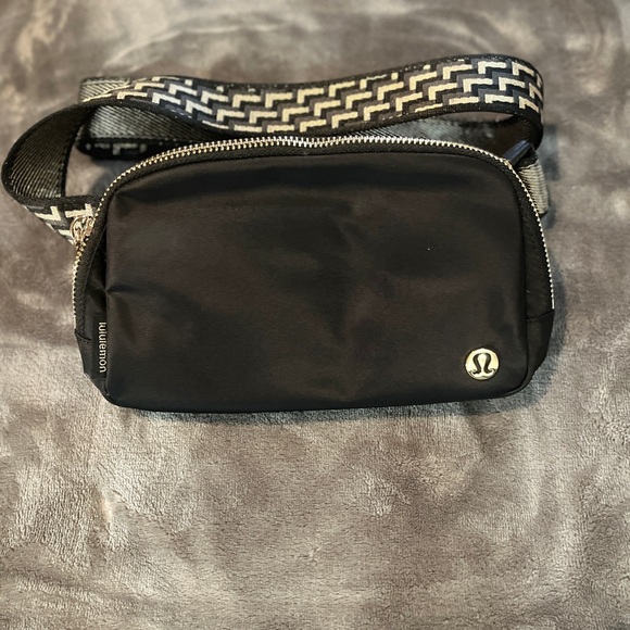 lululemon athletica Black Belt Bag 1L lululemon athletica Black Belt Bag 1L